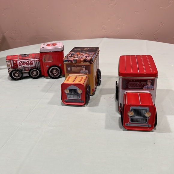 Three Coca-Cola Tins - Picture 3 of 7